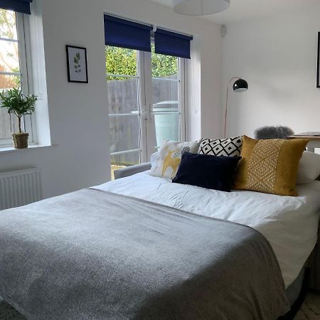Stylish & Spacious 3 Bed House With 2 Free Car Parking Spaces Villa Appledram Exterior foto