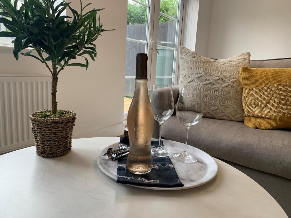 Stylish & Spacious 3 Bed House With 2 Free Car Parking Spaces Villa Appledram Exterior foto