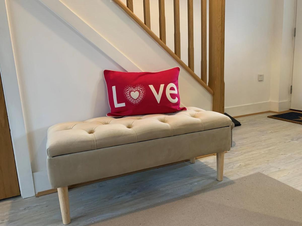 Stylish & Spacious 3 Bed House With 2 Free Car Parking Spaces Villa Appledram Exterior foto