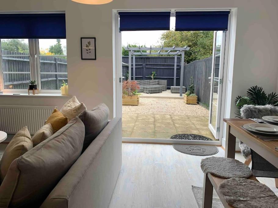 Stylish & Spacious 3 Bed House With 2 Free Car Parking Spaces Villa Appledram Exterior foto