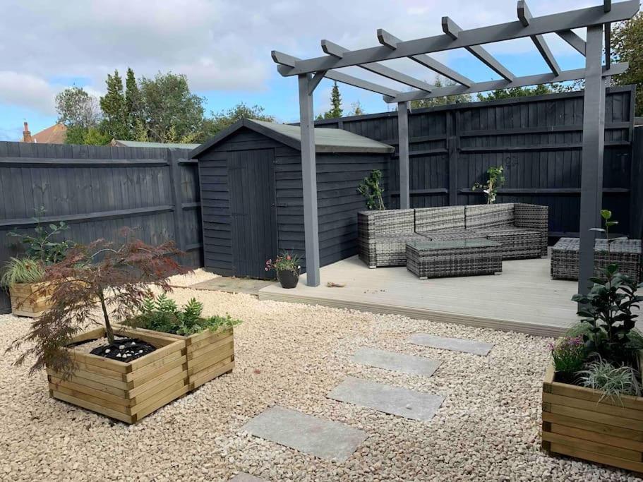 Stylish & Spacious 3 Bed House With 2 Free Car Parking Spaces Villa Appledram Exterior foto