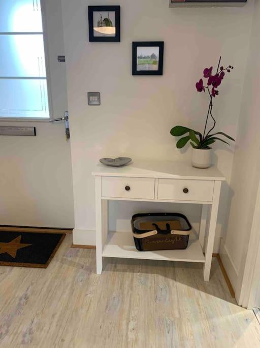 Stylish & Spacious 3 Bed House With 2 Free Car Parking Spaces Villa Appledram Exterior foto