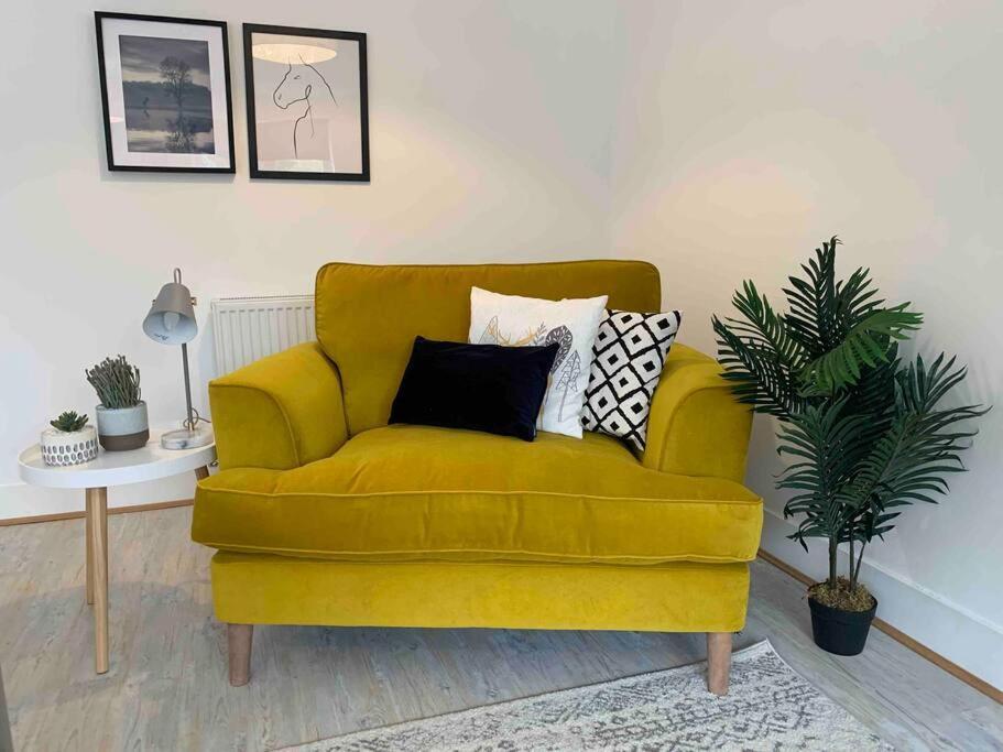 Stylish & Spacious 3 Bed House With 2 Free Car Parking Spaces Villa Appledram Exterior foto