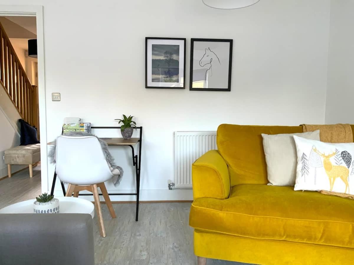 Stylish & Spacious 3 Bed House With 2 Free Car Parking Spaces Villa Appledram Exterior foto
